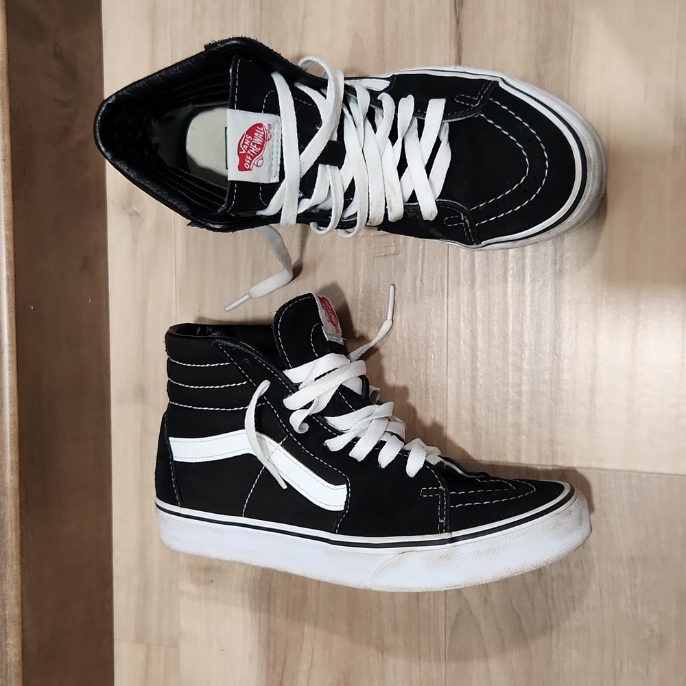 Vans SK8-Hi™ Core Classics. SIZE 6